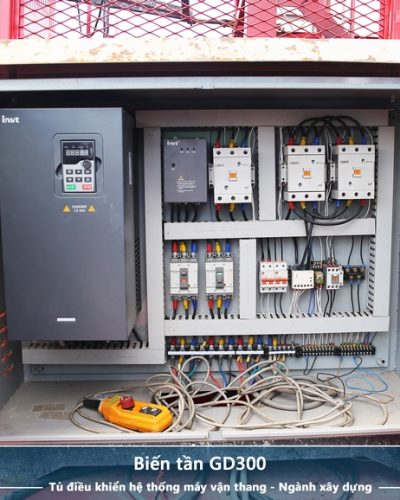 Công ty Tự động hóa Hoàng Gia HGA cung cấp tủ điện biến tần GD300 điều khiển máy vận thang - Ngành Xây Dựng